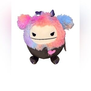 Frumpy the valentine Bigfoot Squishmallow